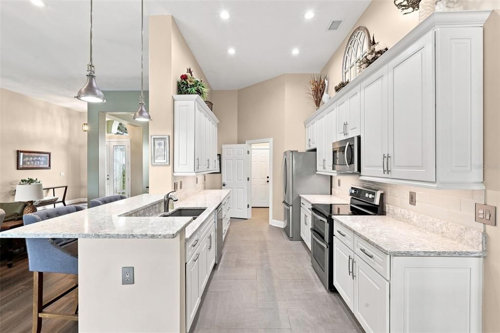 Activo con contrato: $599,000 (3 camas, 2 baños, 2290 Pies cuadrados)