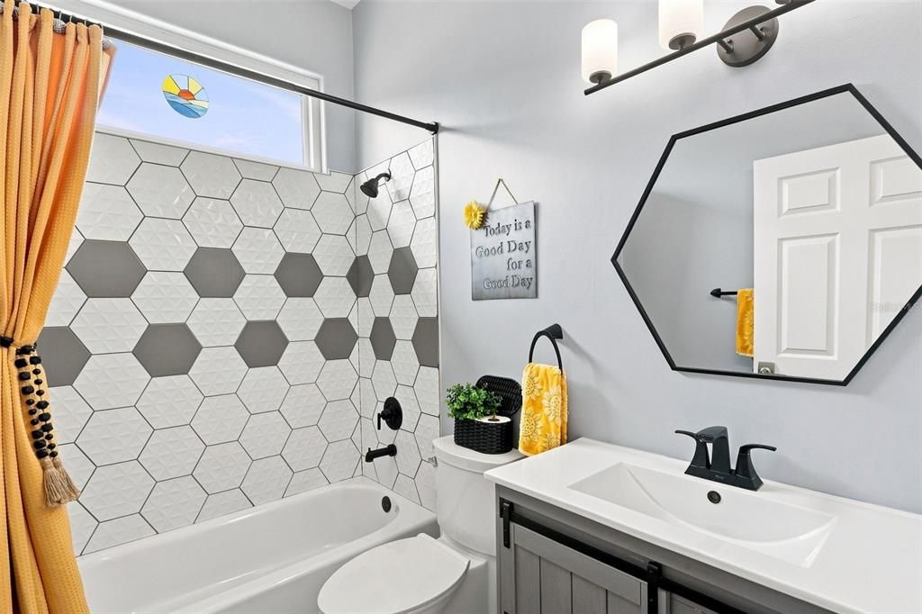 Activo con contrato: $599,000 (3 camas, 2 baños, 2290 Pies cuadrados)