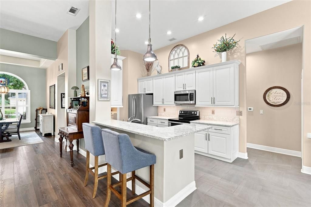 Activo con contrato: $599,000 (3 camas, 2 baños, 2290 Pies cuadrados)
