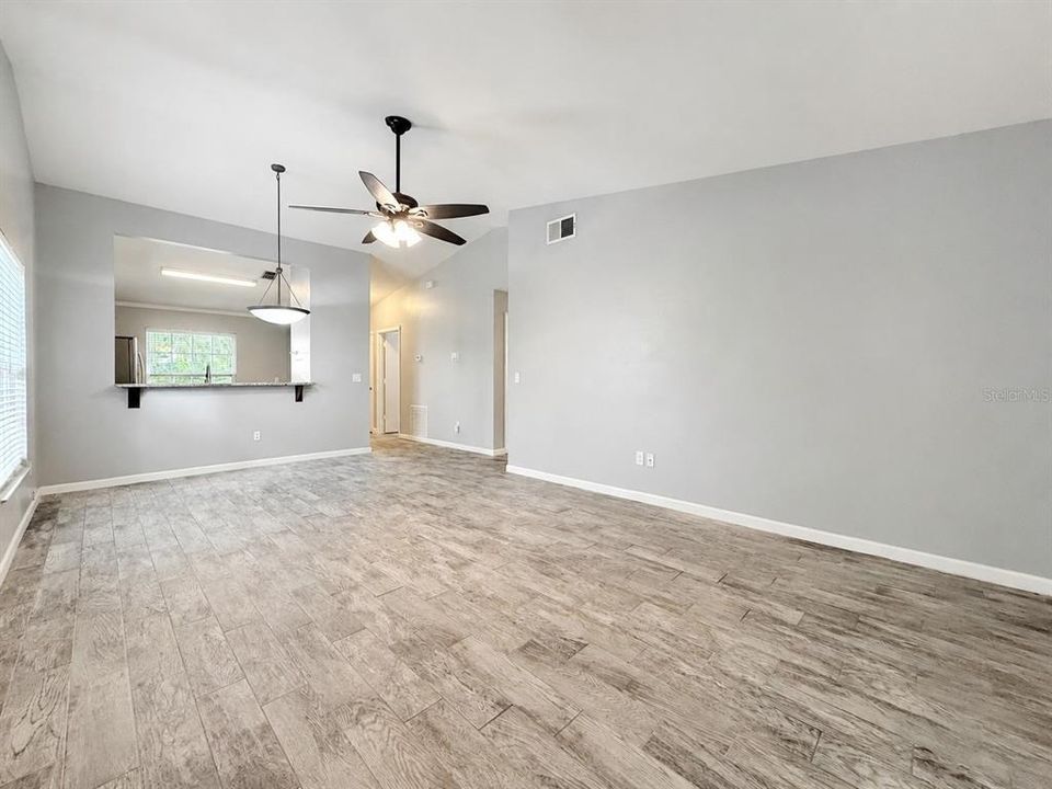 En Venta: $349,900 (3 camas, 2 baños, 1218 Pies cuadrados)