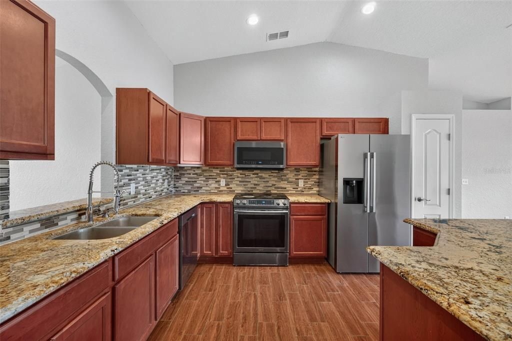 En Venta: $339,990 (4 camas, 2 baños, 1715 Pies cuadrados)