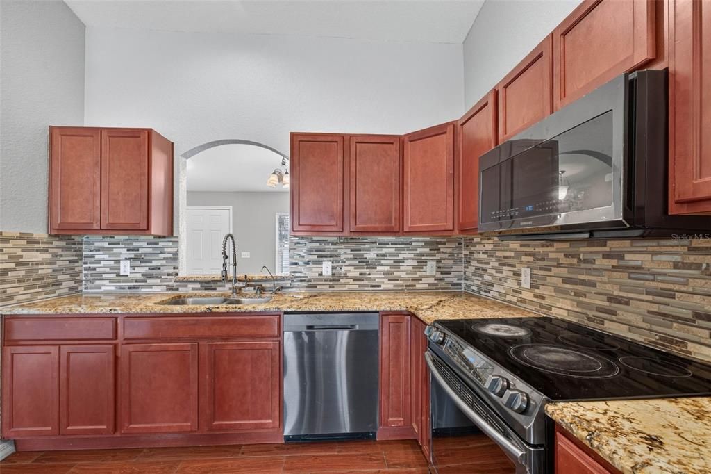 En Venta: $339,990 (4 camas, 2 baños, 1715 Pies cuadrados)