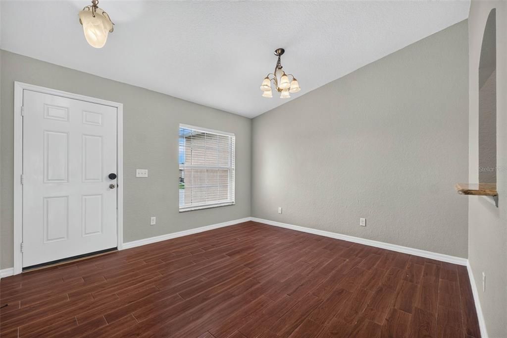 En Venta: $339,990 (4 camas, 2 baños, 1715 Pies cuadrados)