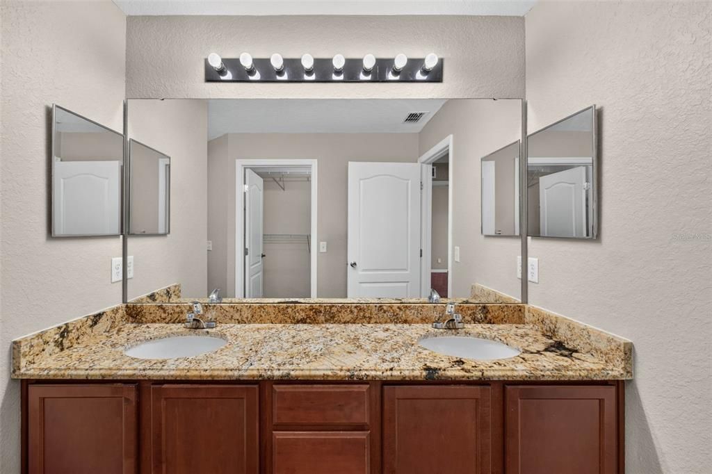 En Venta: $339,990 (4 camas, 2 baños, 1715 Pies cuadrados)