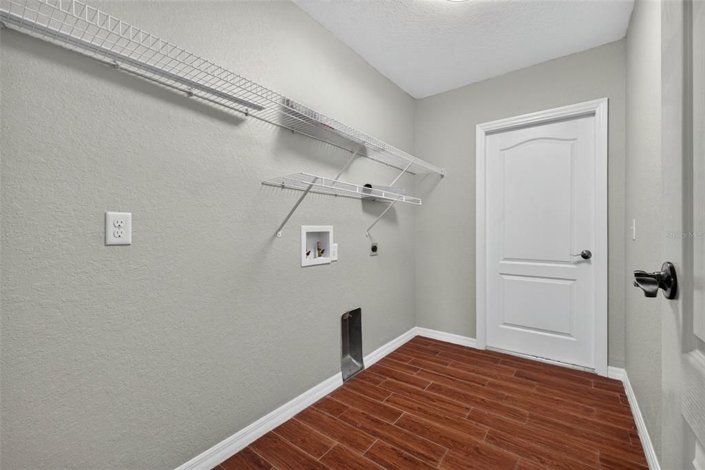 En Venta: $339,990 (4 camas, 2 baños, 1715 Pies cuadrados)