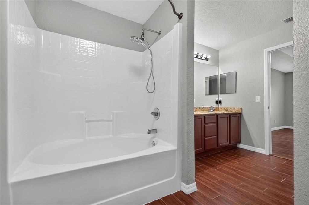 En Venta: $339,990 (4 camas, 2 baños, 1715 Pies cuadrados)