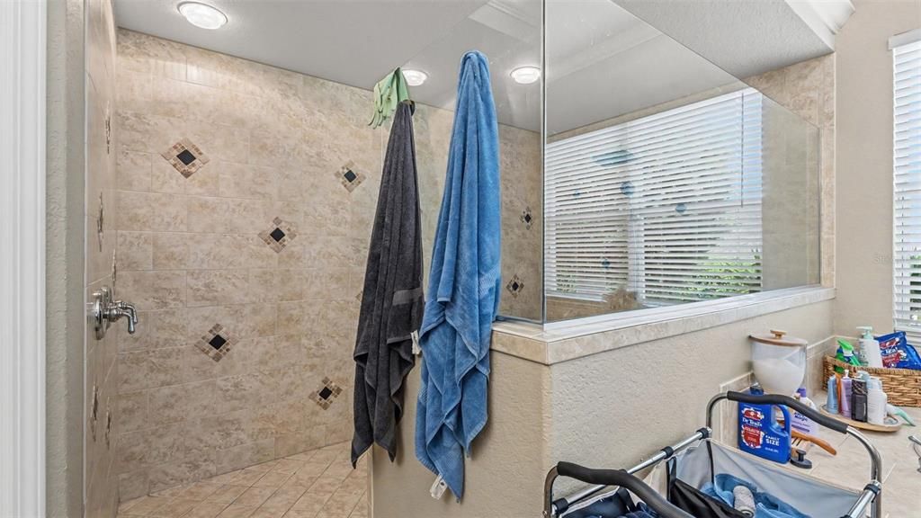 En Venta: $565,000 (4 camas, 3 baños, 2887 Pies cuadrados)