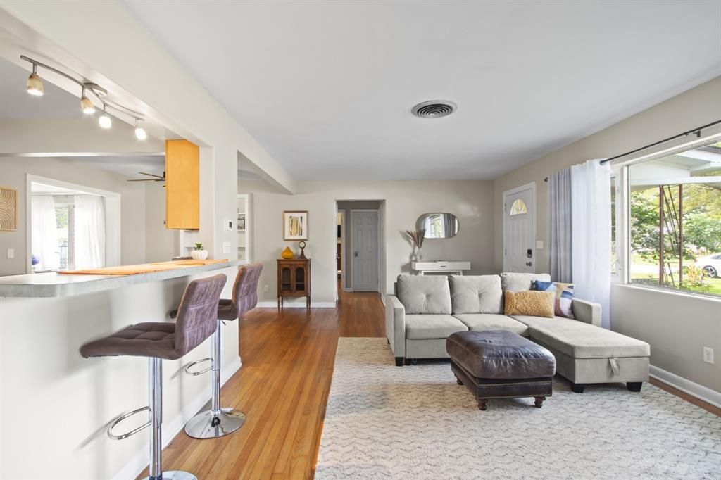 En Venta: $379,900 (2 camas, 1 baños, 1336 Pies cuadrados)