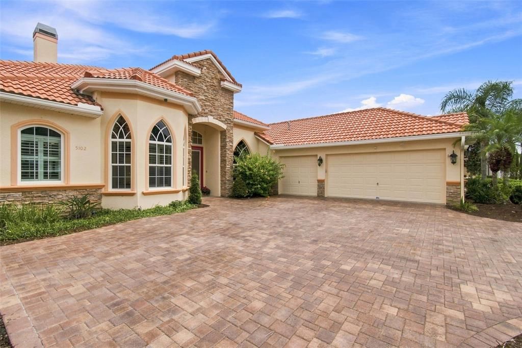 For Sale: $579,000 (4 beds, 3 baths, 2713 Square Feet)