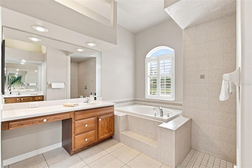 For Sale: $579,000 (4 beds, 3 baths, 2713 Square Feet)