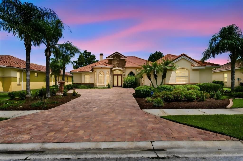 For Sale: $579,000 (4 beds, 3 baths, 2713 Square Feet)