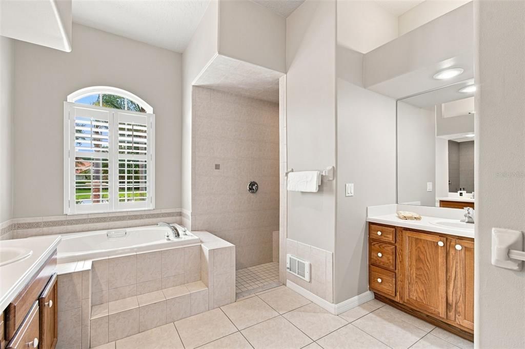 For Sale: $579,000 (4 beds, 3 baths, 2713 Square Feet)