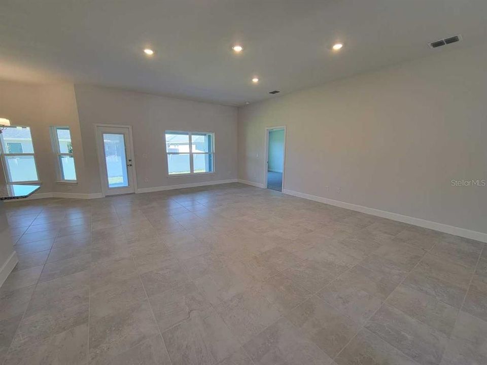 En Venta: $388,850 (4 camas, 3 baños, 2508 Pies cuadrados)