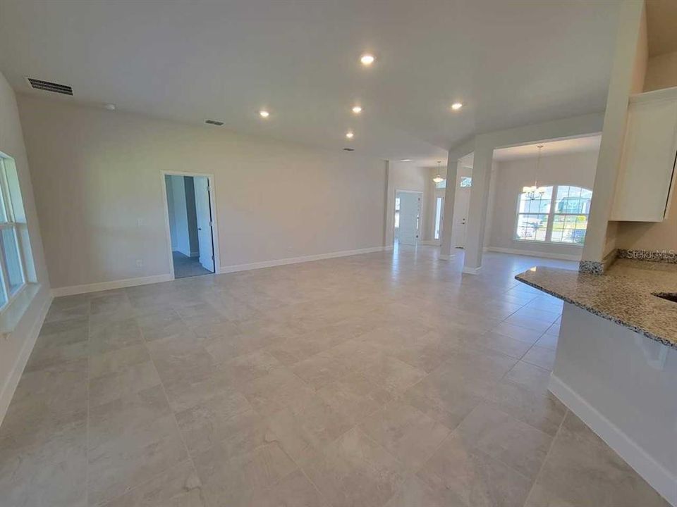 En Venta: $388,850 (4 camas, 3 baños, 2508 Pies cuadrados)