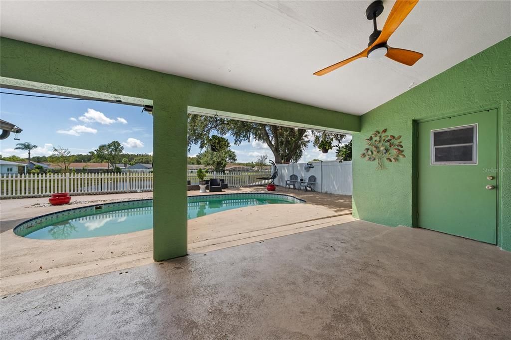 For Sale: $429,990 (3 beds, 3 baths, 1996 Square Feet)