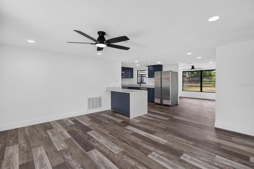 For Sale: $270,995 (3 beds, 2 baths, 1591 Square Feet)