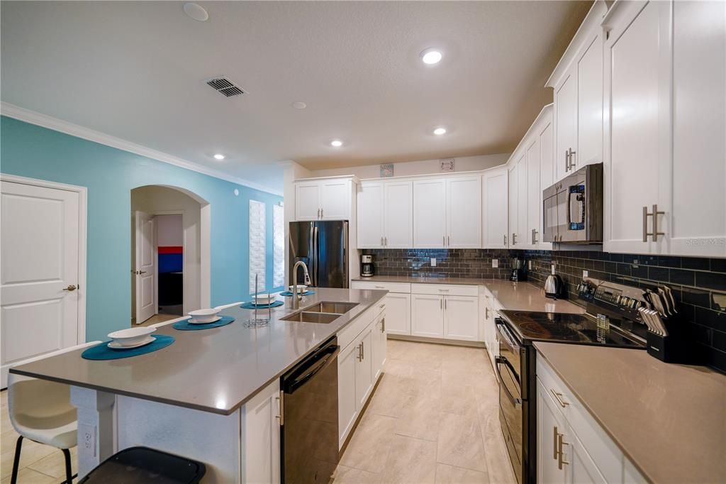 En Venta: $650,000 (6 camas, 5 baños, 3343 Pies cuadrados)
