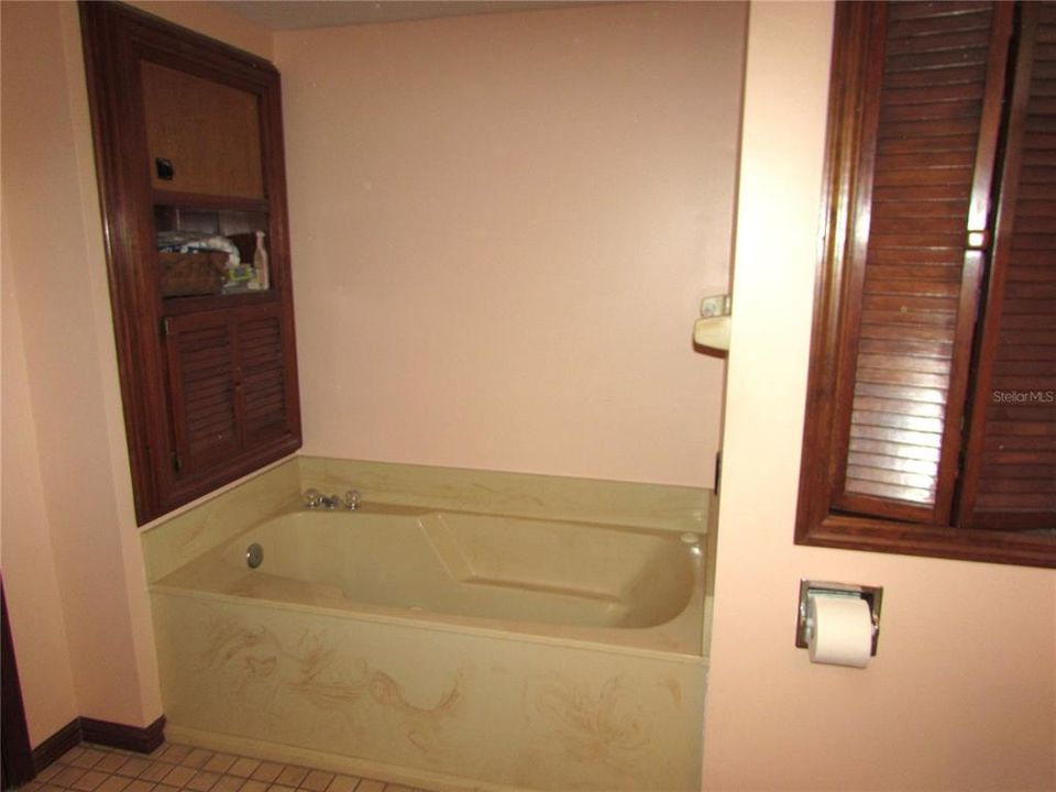 For Sale: $309,500 (3 beds, 2 baths, 1900 Square Feet)