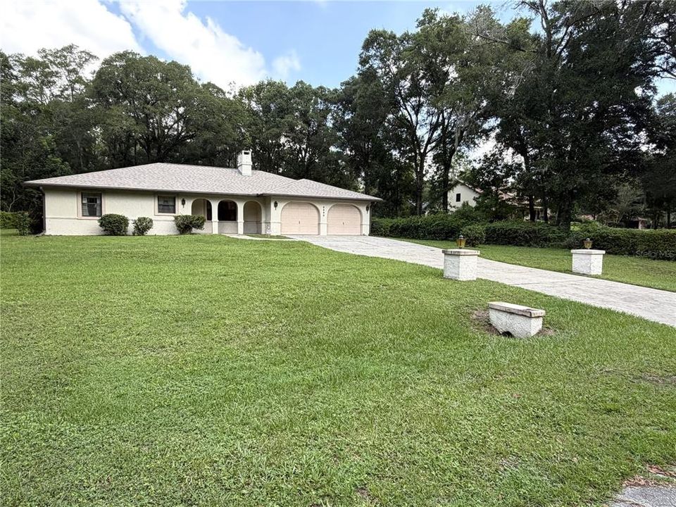 For Sale: $309,500 (3 beds, 2 baths, 1900 Square Feet)