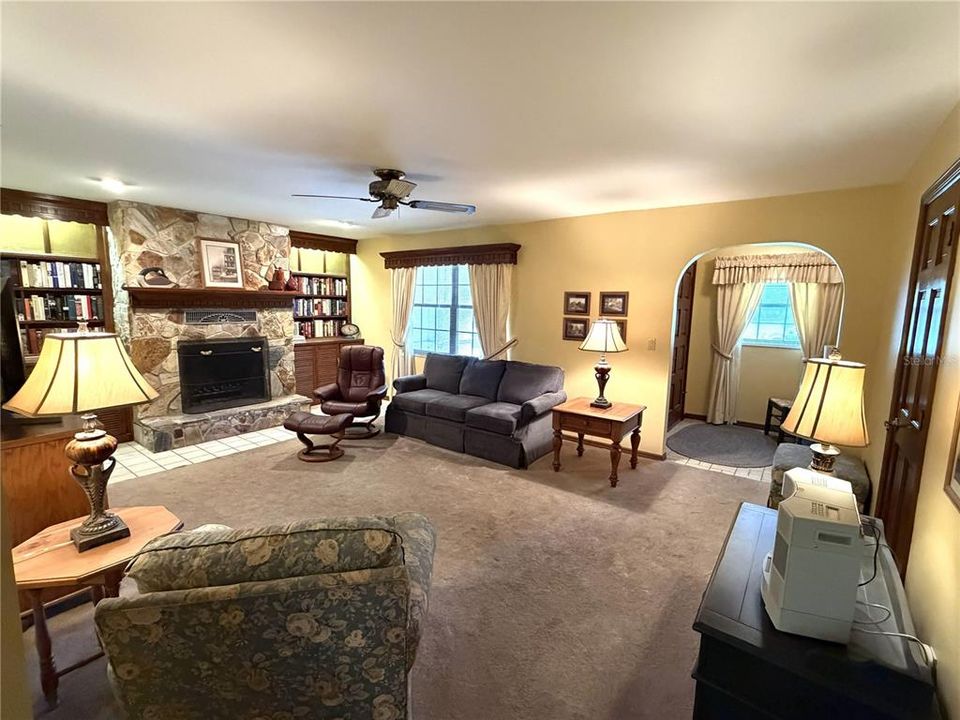For Sale: $309,500 (3 beds, 2 baths, 1900 Square Feet)