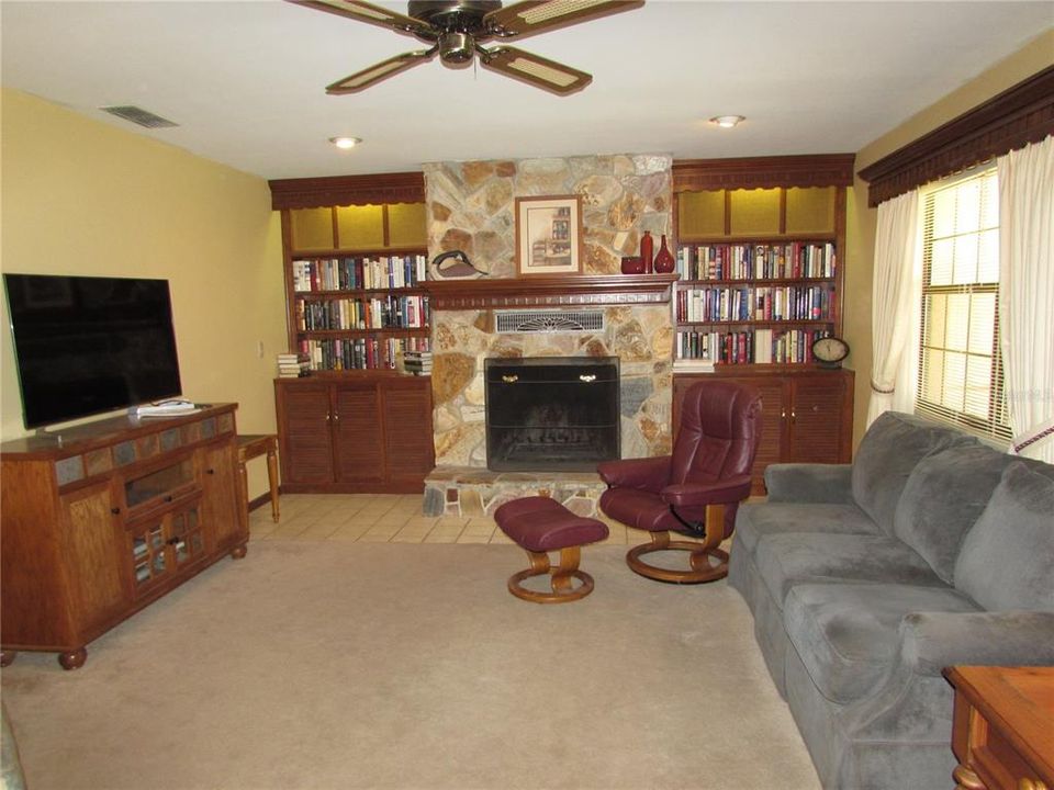 For Sale: $309,500 (3 beds, 2 baths, 1900 Square Feet)