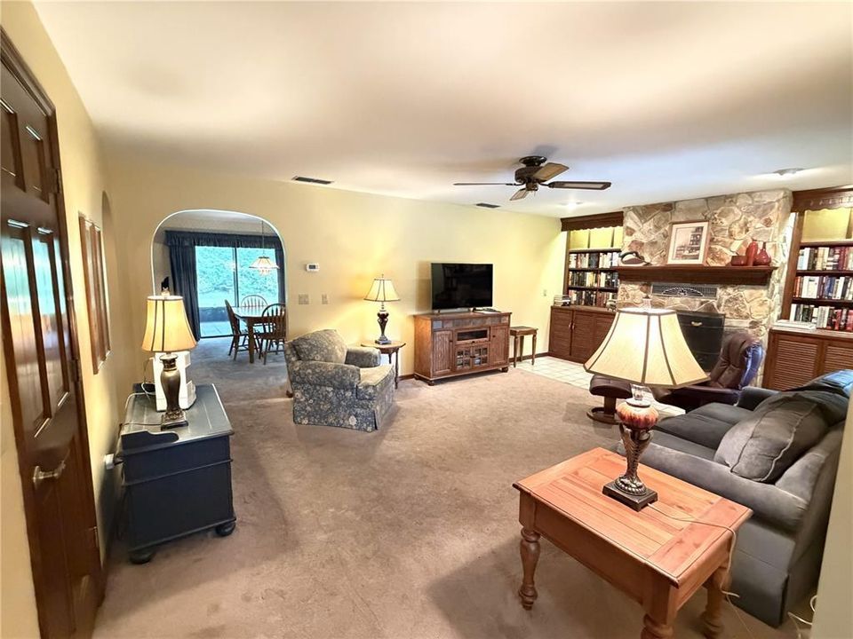 For Sale: $309,500 (3 beds, 2 baths, 1900 Square Feet)