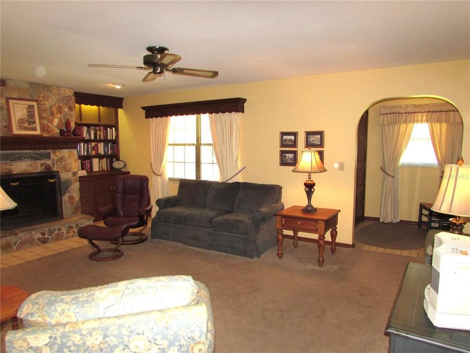 For Sale: $309,500 (3 beds, 2 baths, 1900 Square Feet)