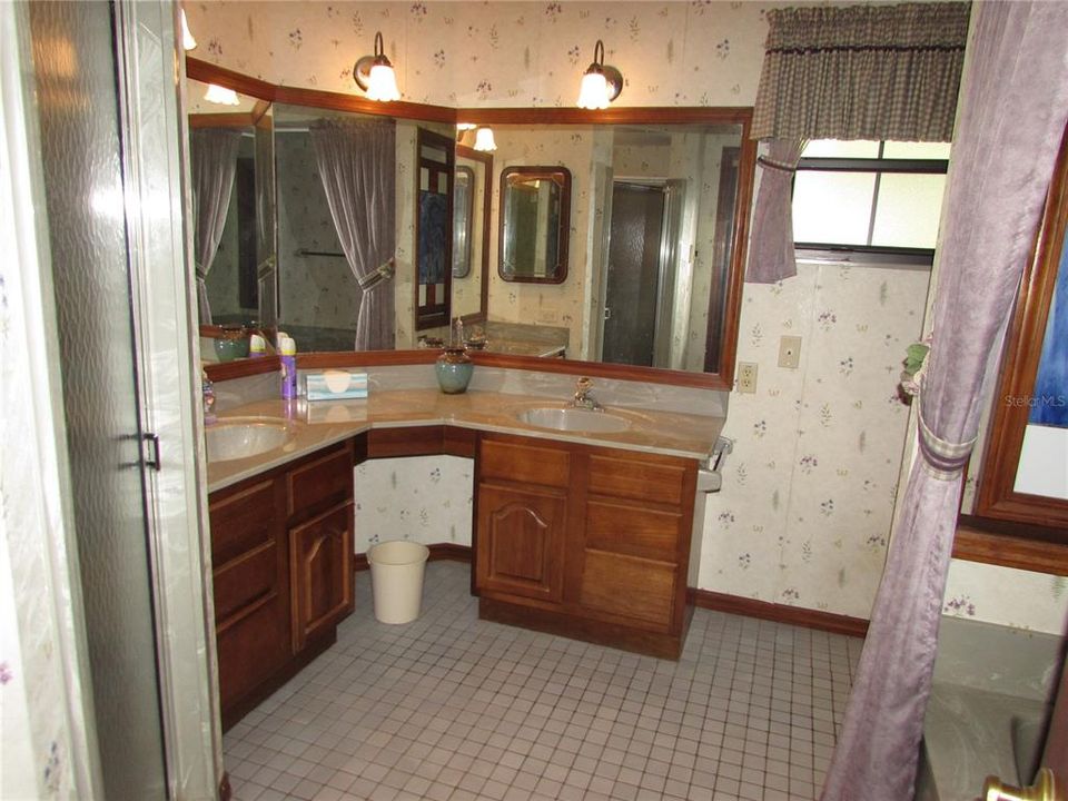 For Sale: $309,500 (3 beds, 2 baths, 1900 Square Feet)