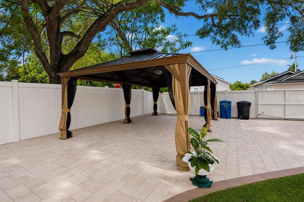 For Rent: $2,500 (4 beds, 2 baths, 1248 Square Feet)
