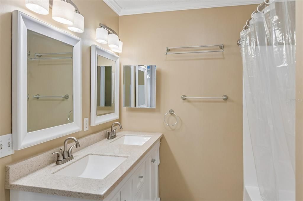 For Rent: $2,500 (4 beds, 2 baths, 1248 Square Feet)