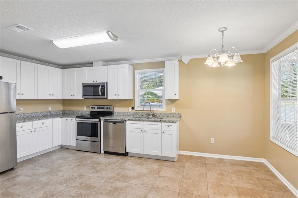 For Rent: $2,500 (4 beds, 2 baths, 1248 Square Feet)