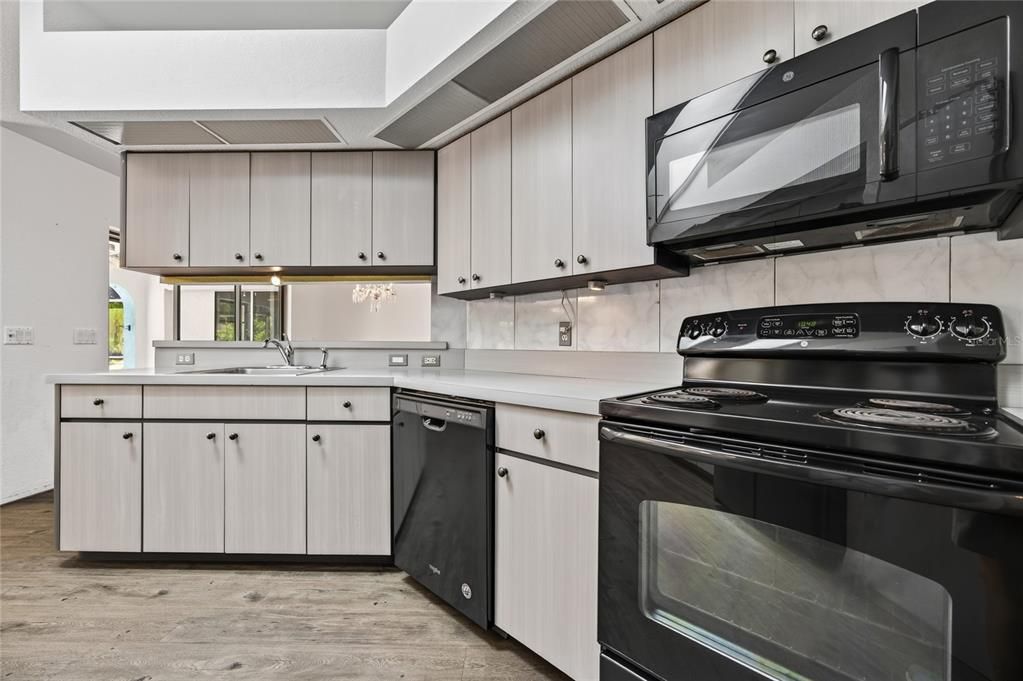 На продажу: $345,000 (3 спален, 2 ванн, 1682 Квадратных фут)