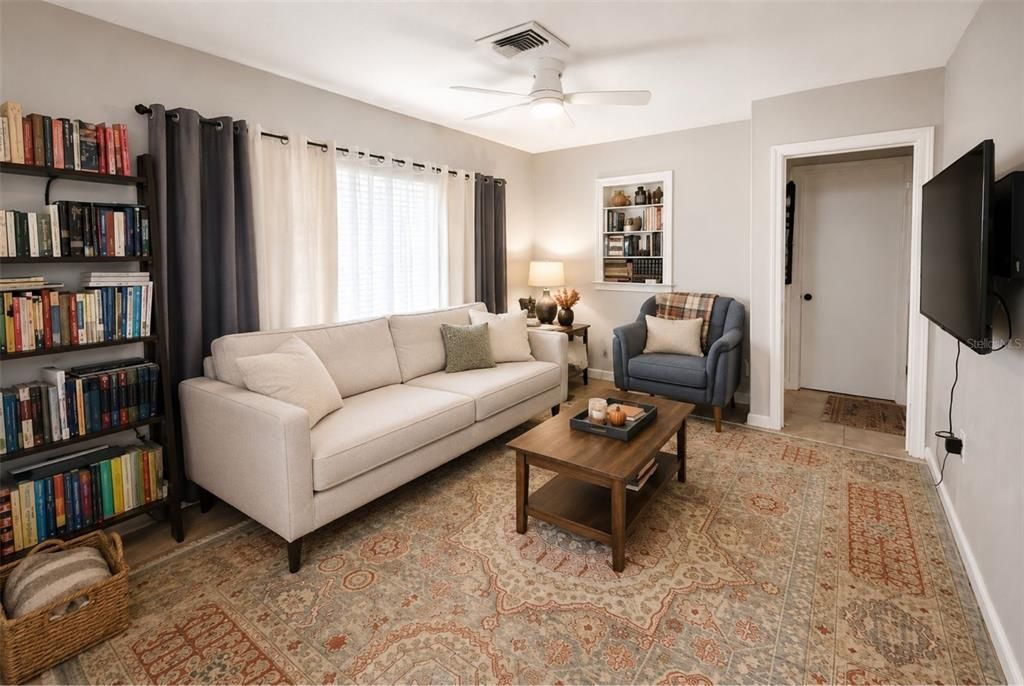 For Sale: $264,900 (3 beds, 1 baths, 1155 Square Feet)