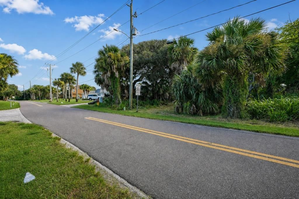 待售: $599,000 (0.33 acres)