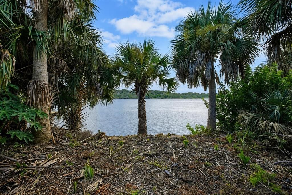 待售: $599,000 (0.33 acres)
