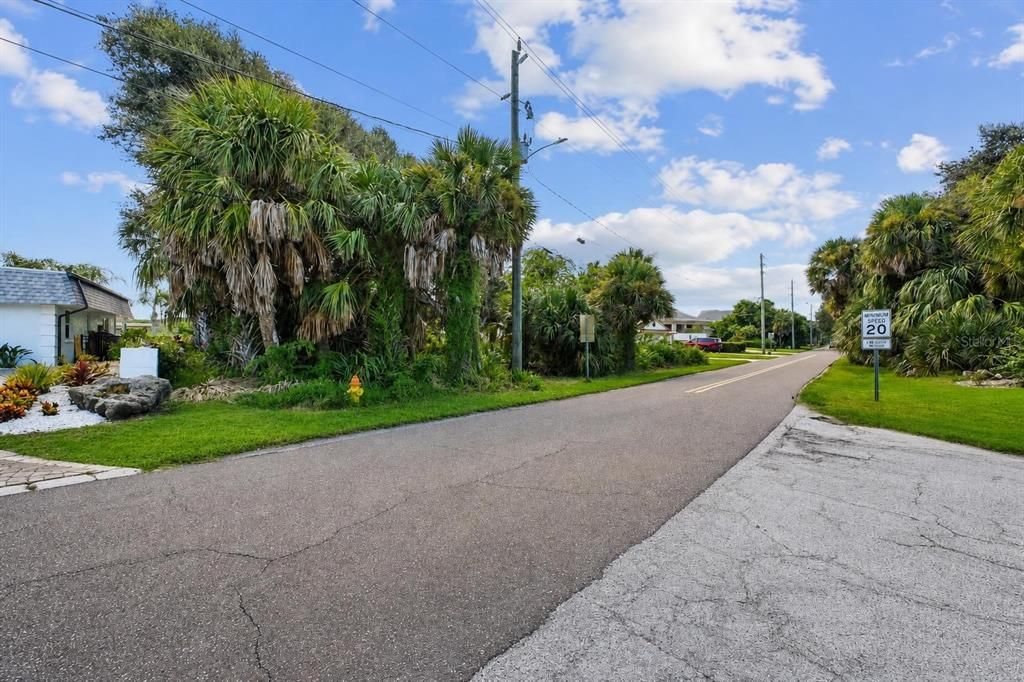 待售: $599,000 (0.33 acres)
