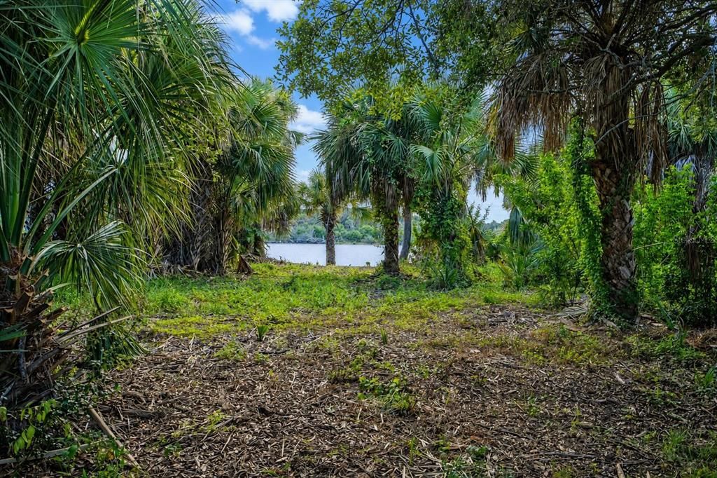 待售: $599,000 (0.33 acres)