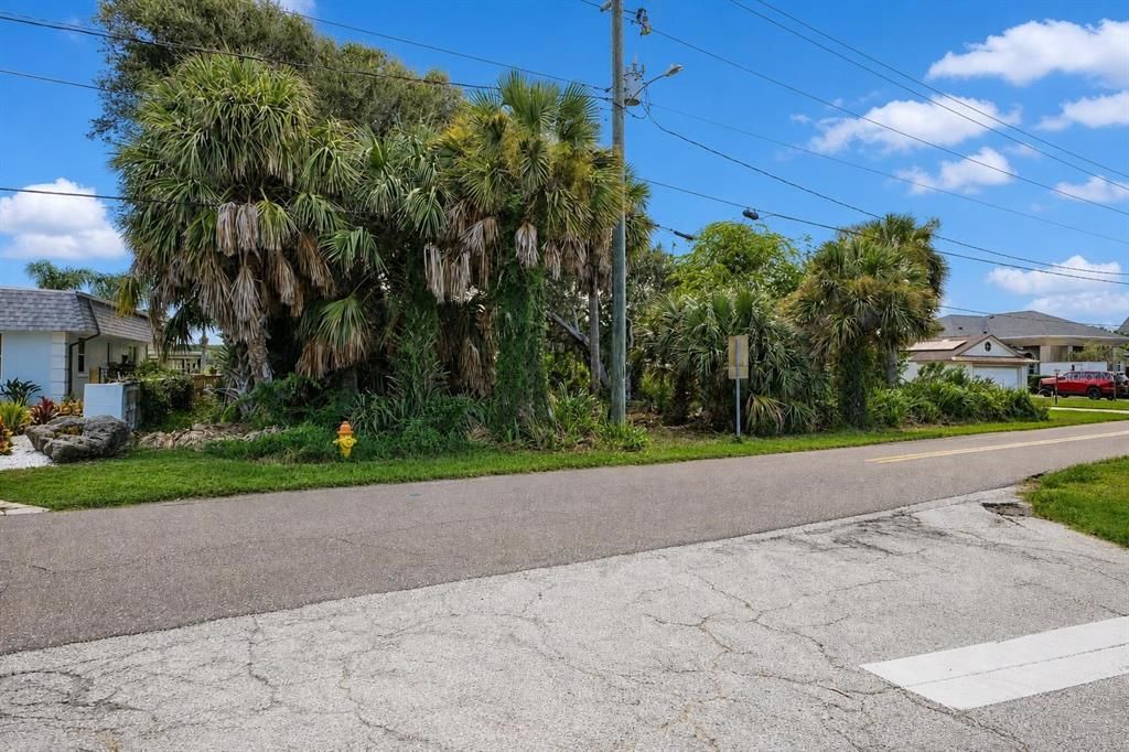 待售: $599,000 (0.33 acres)