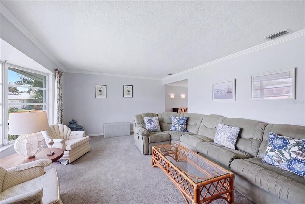 For Sale: $390,000 (3 beds, 2 baths, 1750 Square Feet)