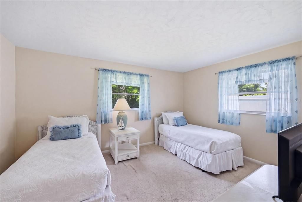 For Sale: $390,000 (3 beds, 2 baths, 1750 Square Feet)