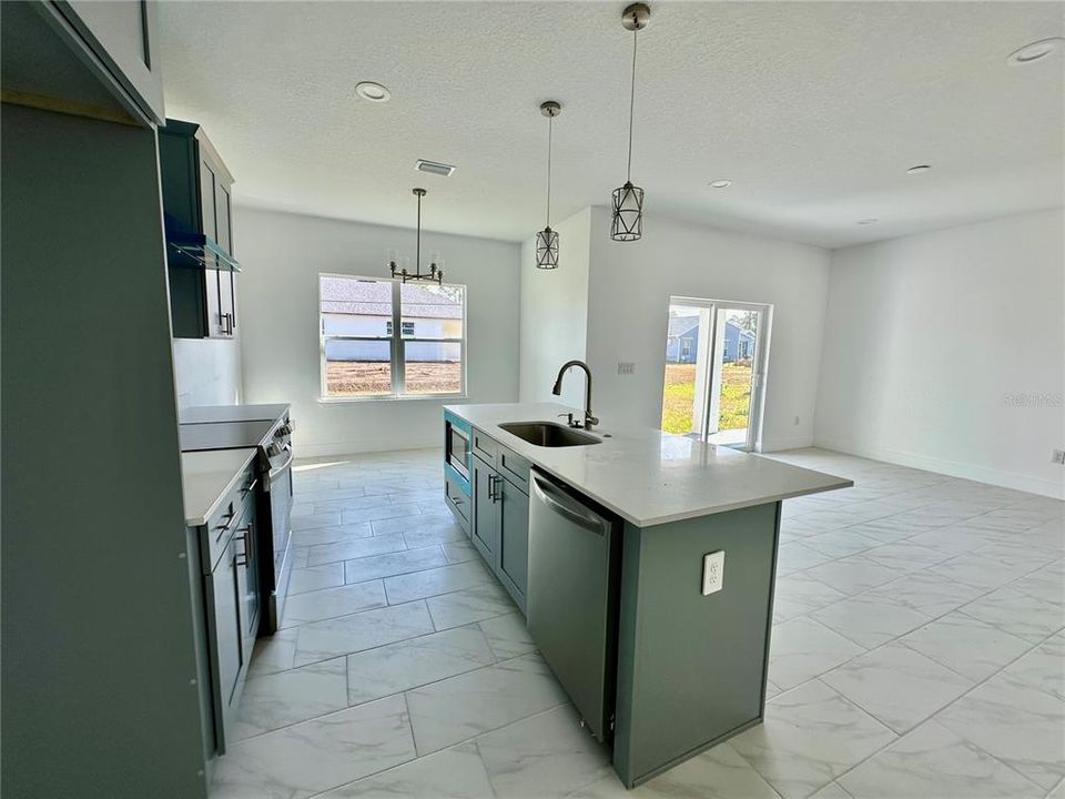 For Sale: $395,000 (4 beds, 2 baths, 1834 Square Feet)