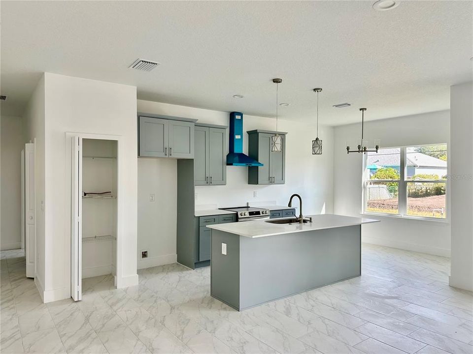 For Sale: $395,000 (4 beds, 2 baths, 1834 Square Feet)