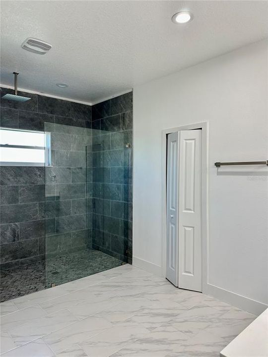 For Sale: $395,000 (4 beds, 2 baths, 1834 Square Feet)