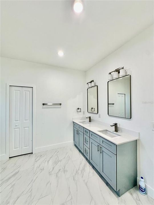 For Sale: $395,000 (4 beds, 2 baths, 1834 Square Feet)