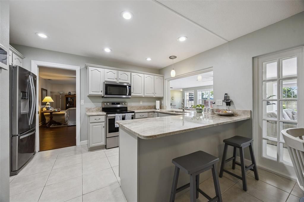 En Venta: $560,000 (4 camas, 2 baños, 2814 Pies cuadrados)