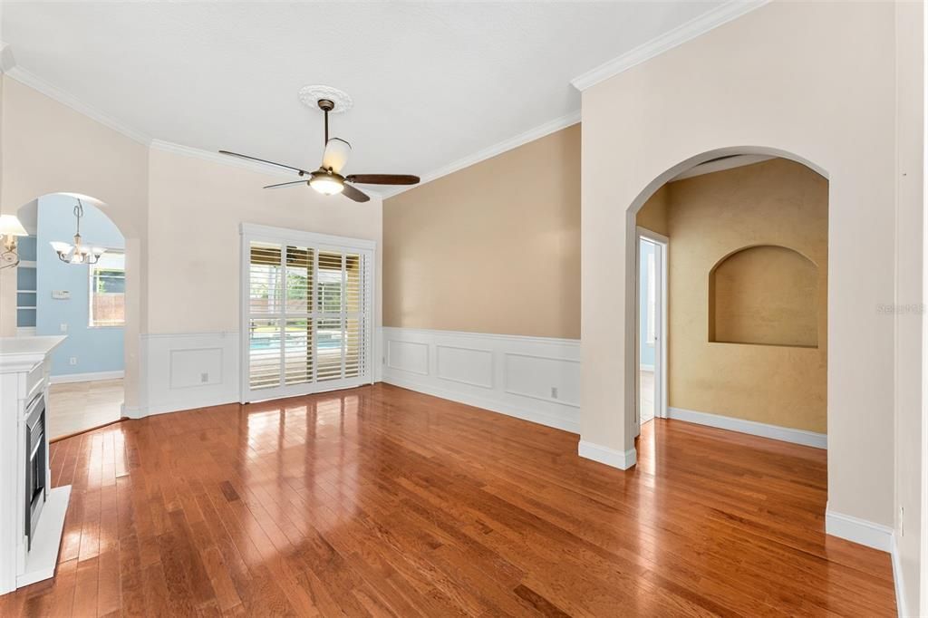 En Venta: $640,000 (5 camas, 3 baños, 2768 Pies cuadrados)