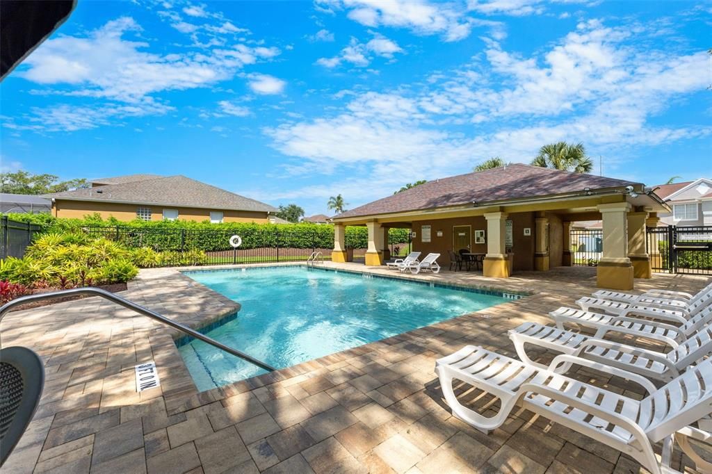 En Venta: $640,000 (5 camas, 3 baños, 2768 Pies cuadrados)