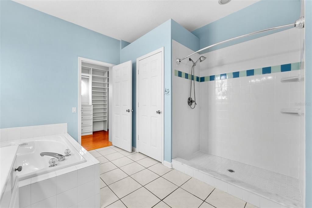En Venta: $640,000 (5 camas, 3 baños, 2768 Pies cuadrados)
