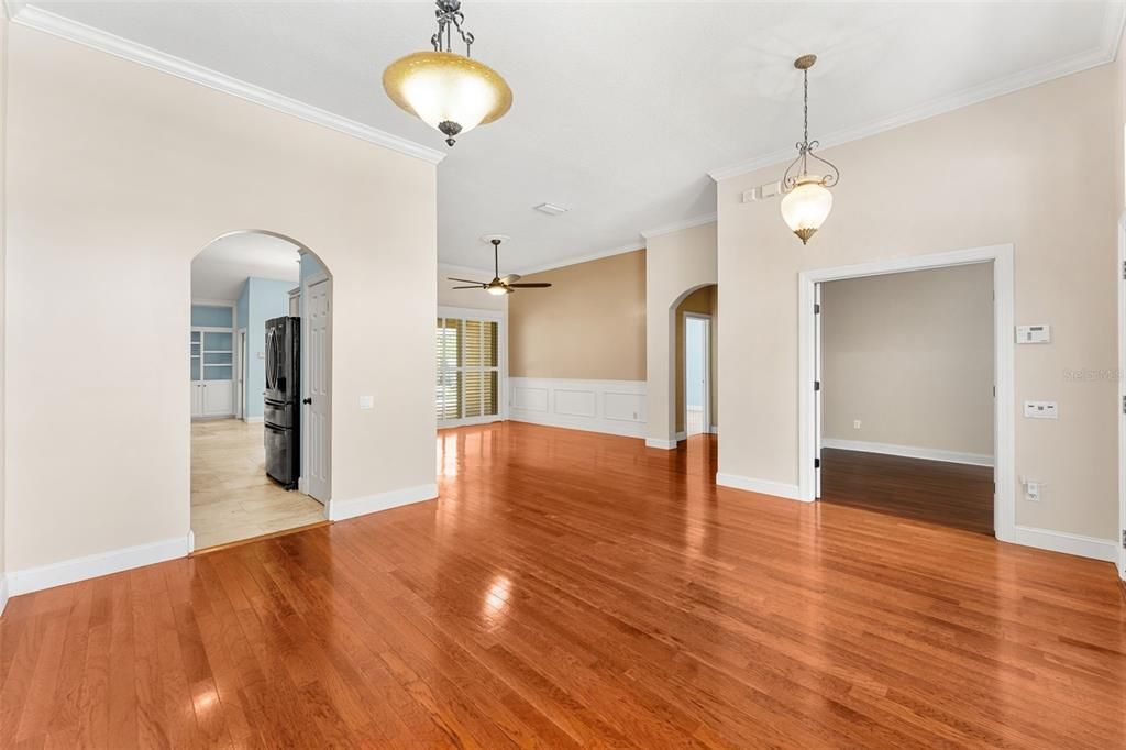 En Venta: $640,000 (5 camas, 3 baños, 2768 Pies cuadrados)