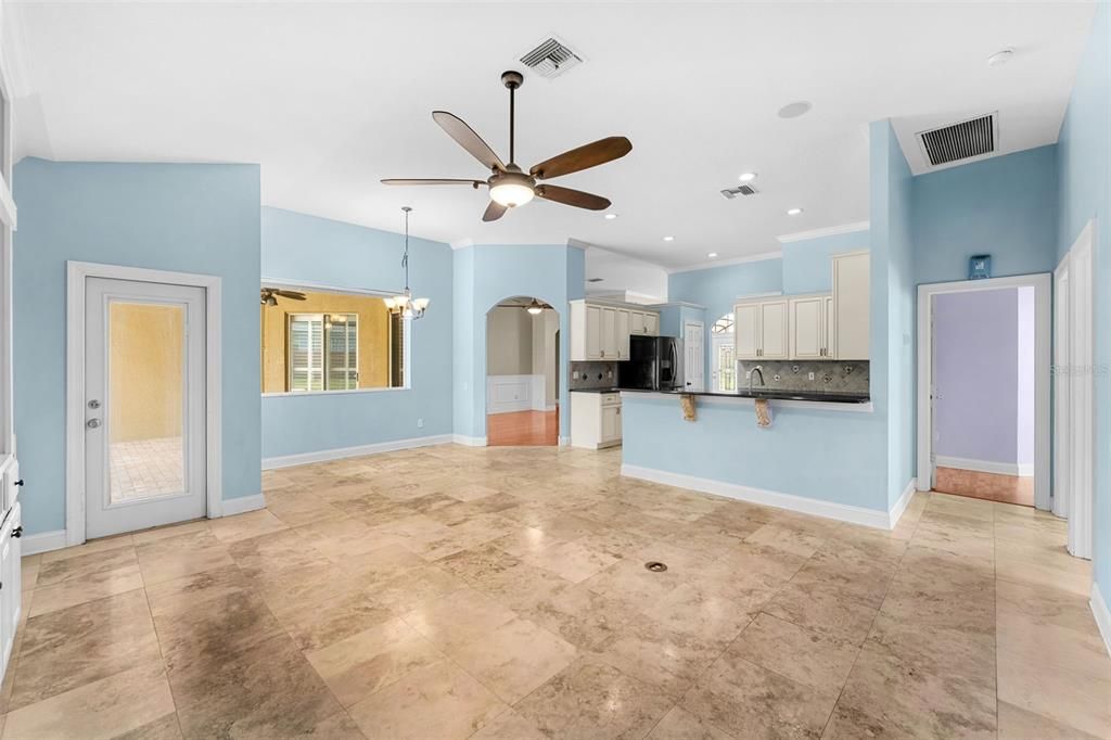 En Venta: $640,000 (5 camas, 3 baños, 2768 Pies cuadrados)